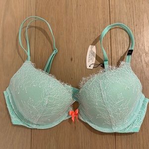 Victoria's Secret 'very sexy' pushup Bra